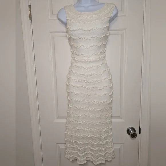 Carolina Herrera Cream Ruffle Knit Body Contouring Long Dress Size XS - Picture 1 of 9
